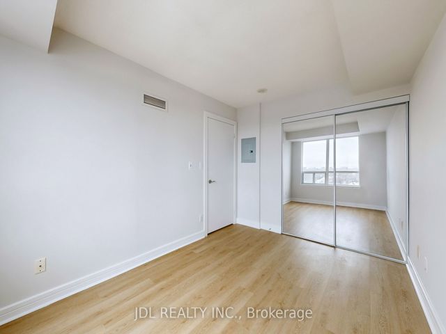 811 - 18 Harrison Garden Blvd