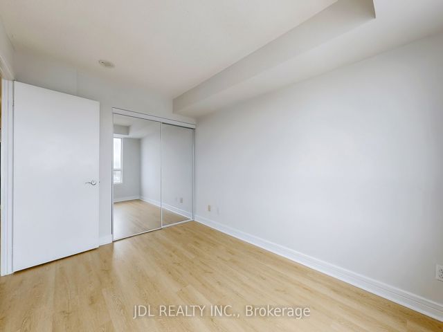811 - 18 Harrison Garden Blvd