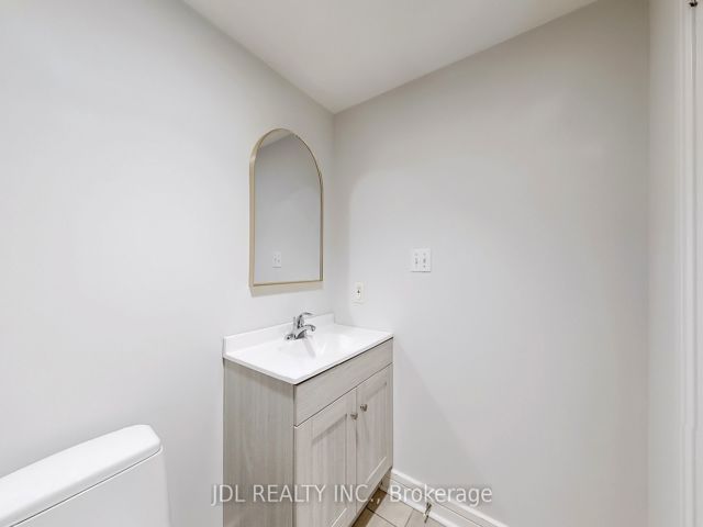 811 - 18 Harrison Garden Blvd