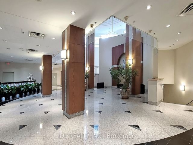 811 - 18 Harrison Garden Blvd