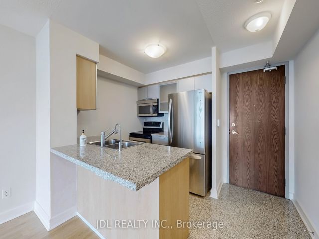 811 - 18 Harrison Garden Blvd