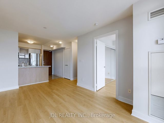 811 - 18 Harrison Garden Blvd