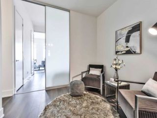 1522 - 111 St Clair Ave W