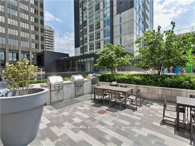 1522 - 111 St Clair Ave W