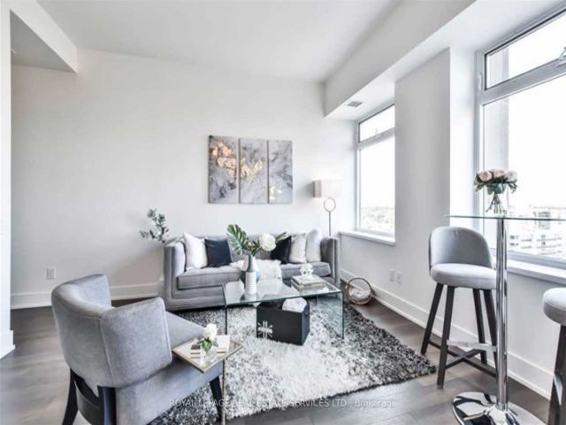 1522 - 111 St Clair Ave W