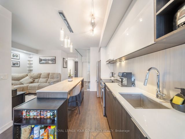 555 - 31 Tippett Rd