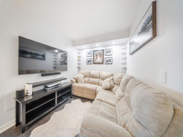 555 - 31 Tippett Rd