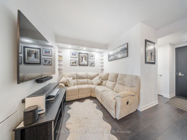 555 - 31 Tippett Rd