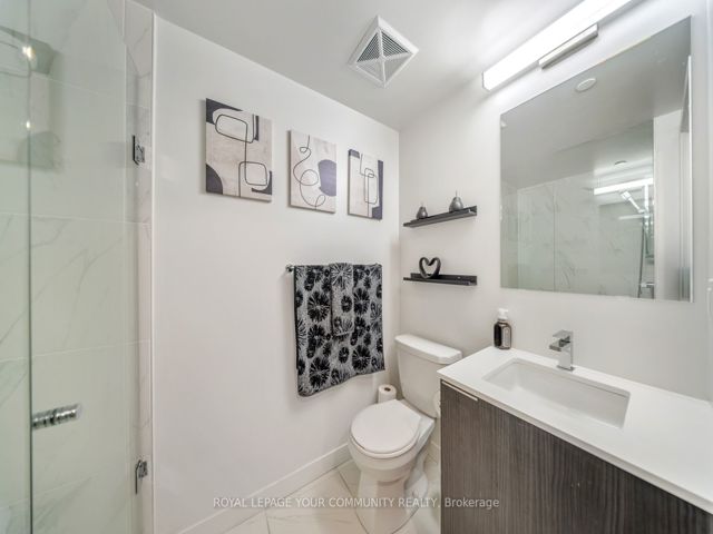 555 - 31 Tippett Rd