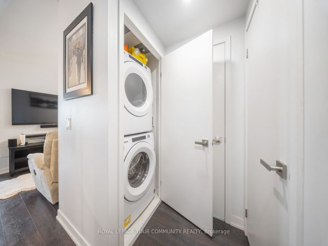 555 - 31 Tippett Rd