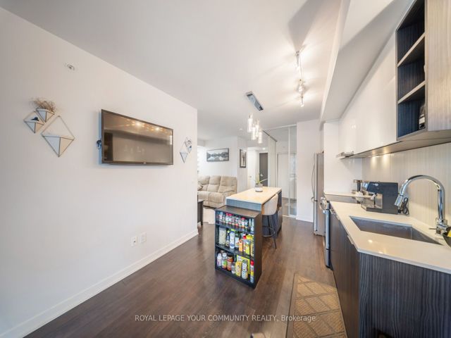 555 - 31 Tippett Rd