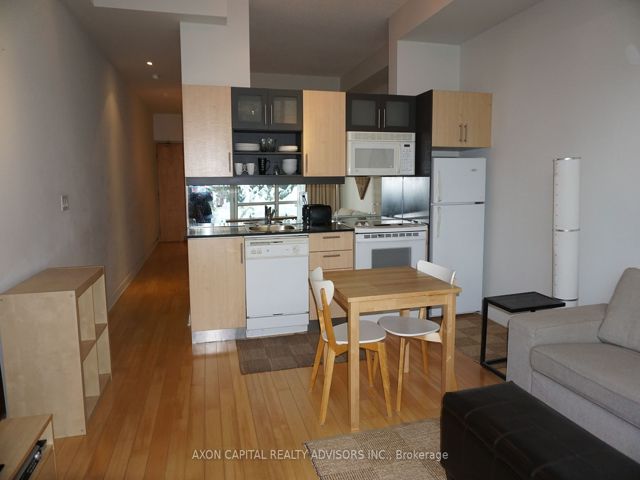 G11 - 350 Wellington St W