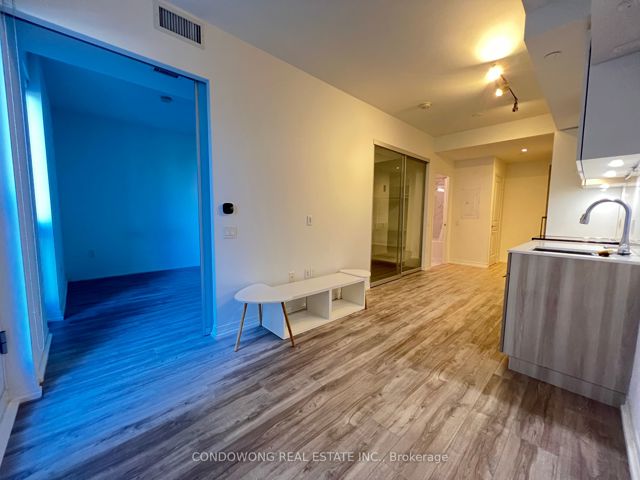 939 - 251 Jarvis St