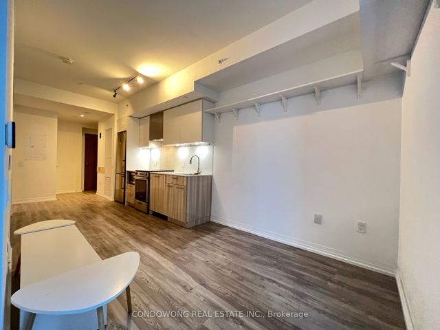 939 - 251 Jarvis St