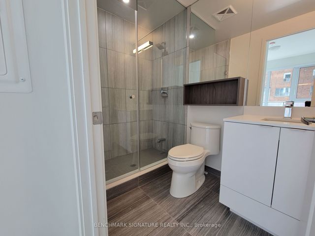 370 SW - 121 Lower Sherbourne St
