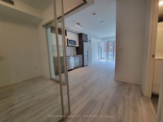 370 SW - 121 Lower Sherbourne St