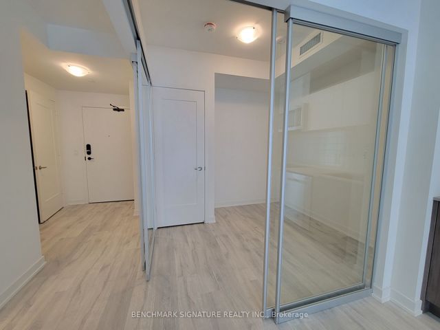 370 SW - 121 Lower Sherbourne St