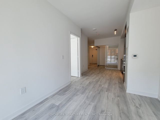 370 SW - 121 Lower Sherbourne St