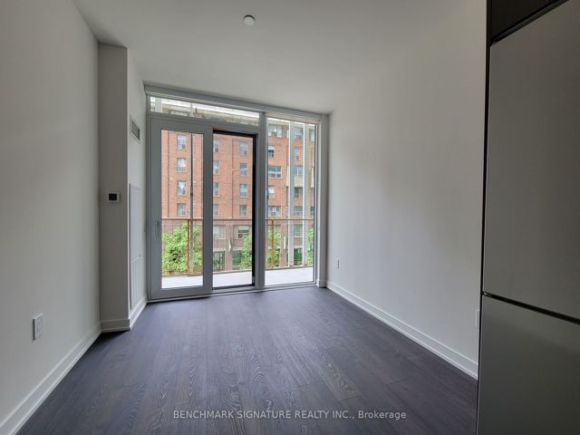 370 SW - 121 Lower Sherbourne St