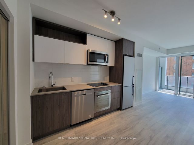 370 SW - 121 Lower Sherbourne St