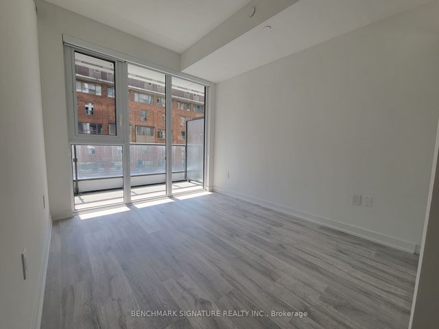 370 SW - 121 Lower Sherbourne St