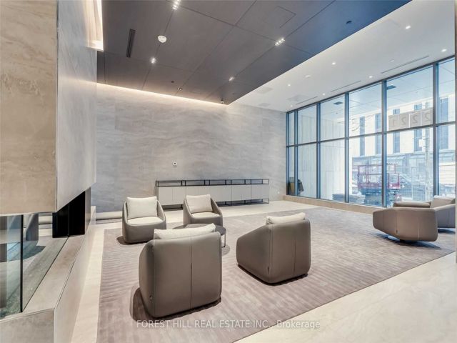 4311 - 2221 Yonge St