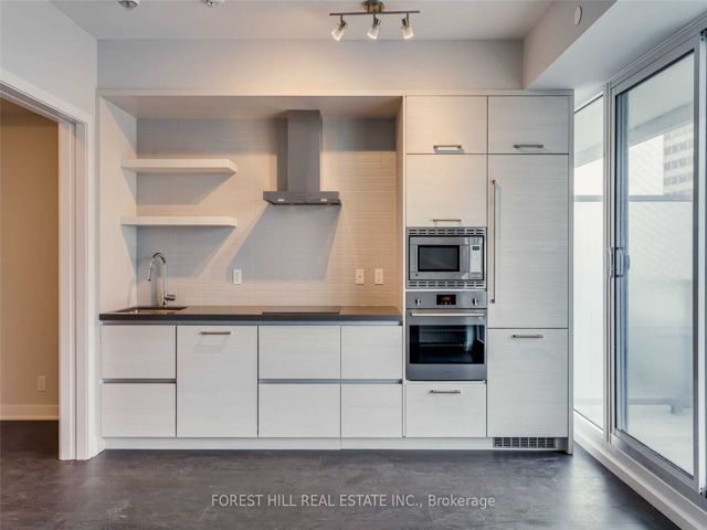 4311 - 2221 Yonge St