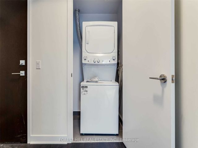 4311 - 2221 Yonge St