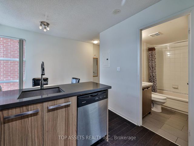 1211 (Main Bedroom) - 11 St Joseph St