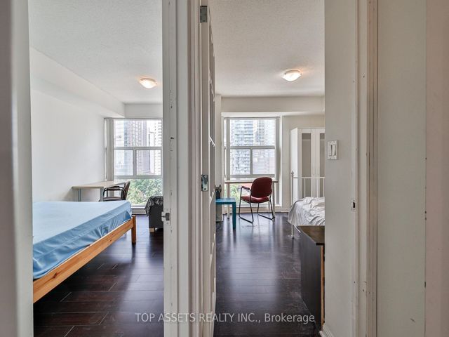1211 (Main Bedroom) - 11 St Joseph St