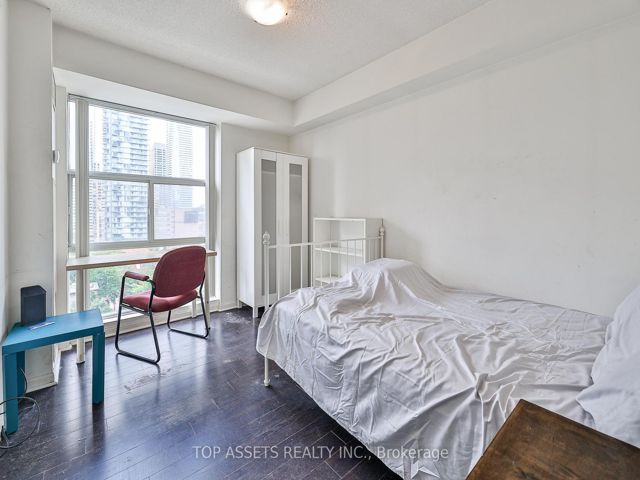 1211 (Main Bedroom) - 11 St Joseph St