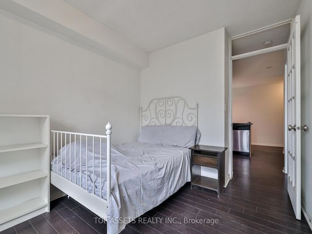 1211 (Main Bedroom) - 11 St Joseph St