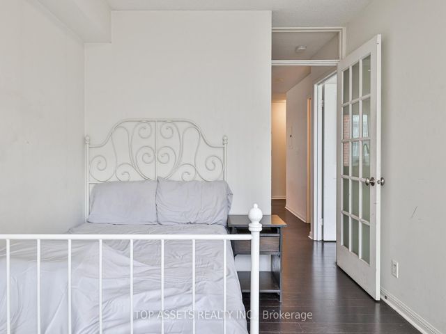 1211 (Main Bedroom) - 11 St Joseph St