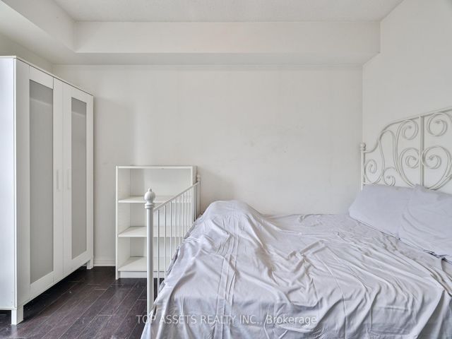 1211 (Main Bedroom) - 11 St Joseph St