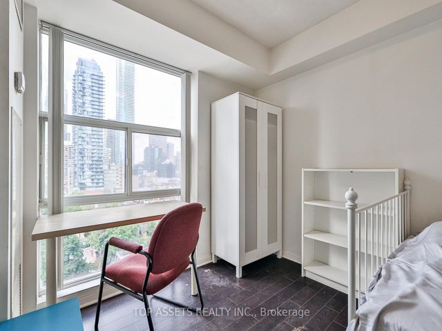 1211 (Main Bedroom) - 11 St Joseph St