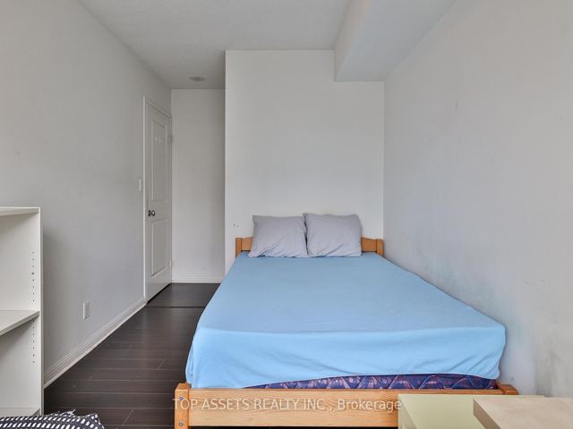 1211 (Main Bedroom) - 11 St Joseph St