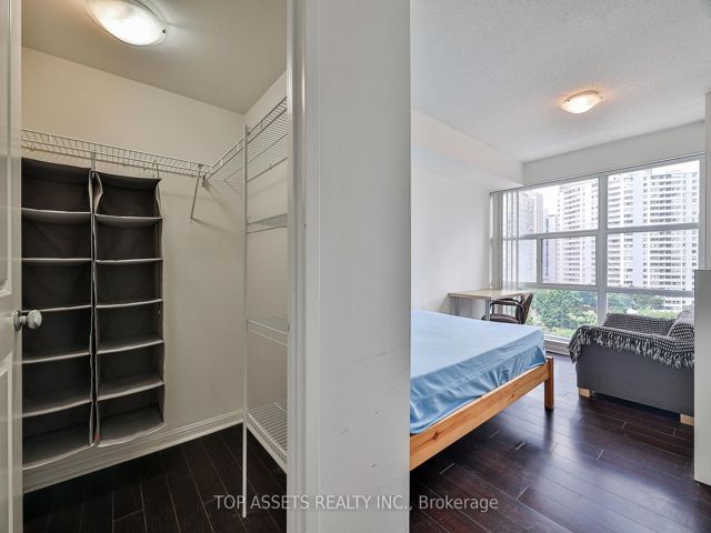 1211 (Main Bedroom) - 11 St Joseph St