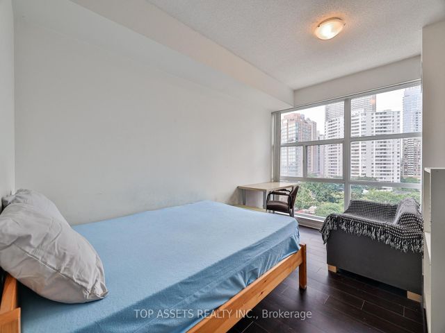 1211 (Main Bedroom) - 11 St Joseph St