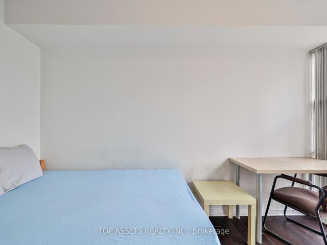 1211 (Main Bedroom) - 11 St Joseph St