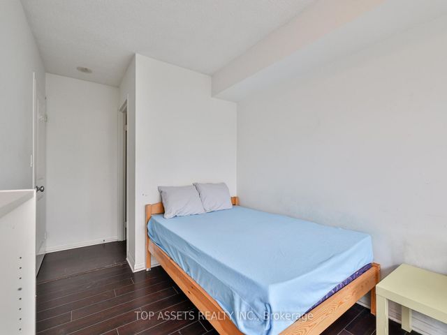 1211 (Main Bedroom) - 11 St Joseph St