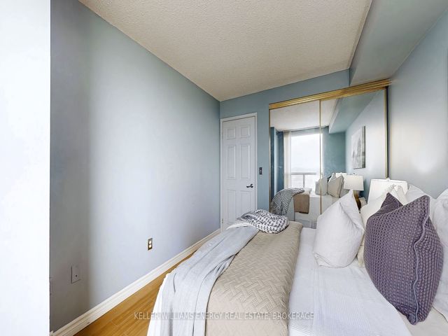 1512 - 7 Concorde Pl