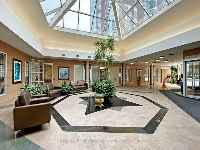 1512 - 7 Concorde Pl