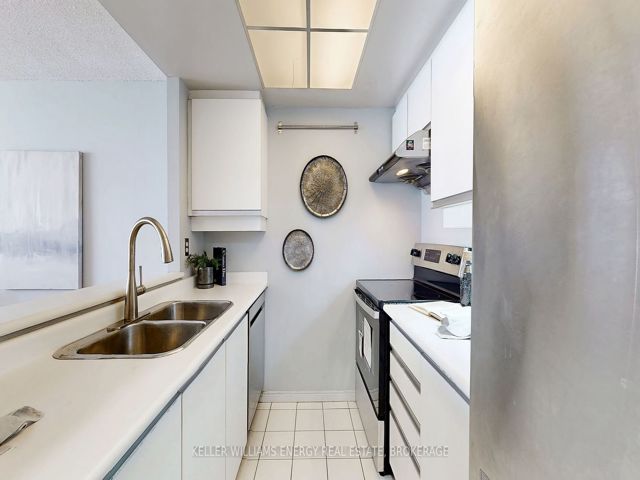 1512 - 7 Concorde Pl