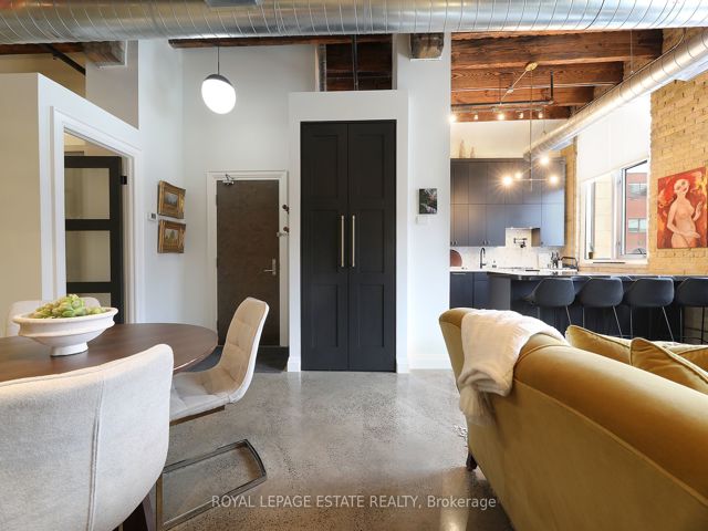 101 - 19 River St