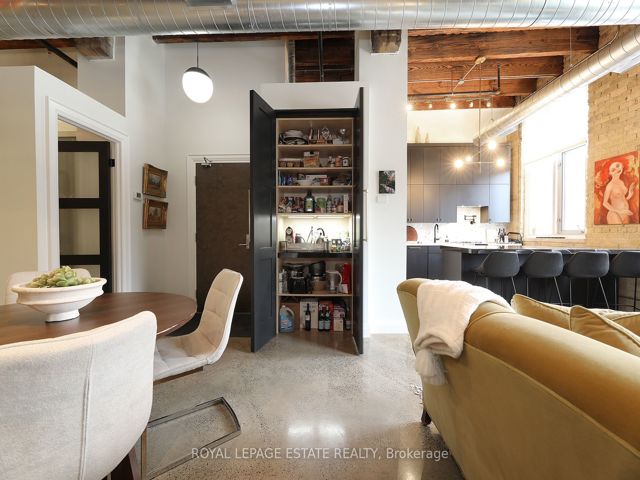 101 - 19 River St