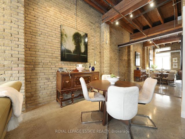 101 - 19 River St
