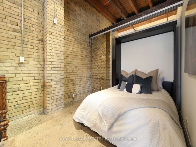 101 - 19 River St