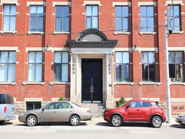 101 - 19 River St