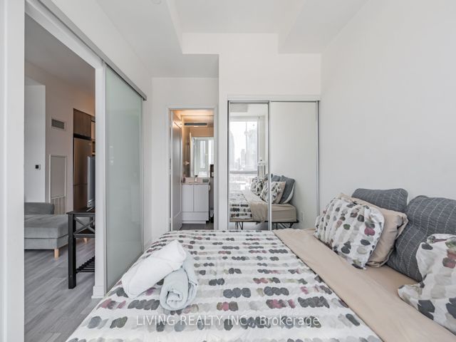 1562 - 121 Lower Sherbourne St