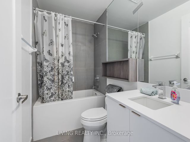 1562 - 121 Lower Sherbourne St